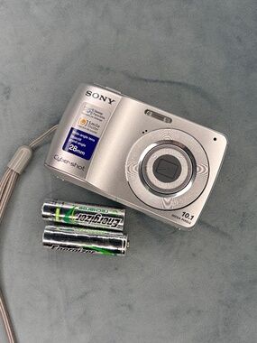 Camera Sony Cyber-shot DSC-S3000 10.1MP  Digital Camera